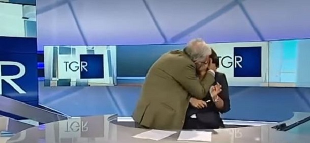 VIDEO/ I ftuari nuk përmbahet, puth në buzë gazetaren në transmetim direkt