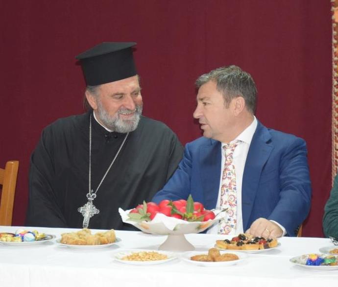 Kryebashkiaku Dako uron besimtarët ortodoksë për festën e Pashkëve (FOTO)