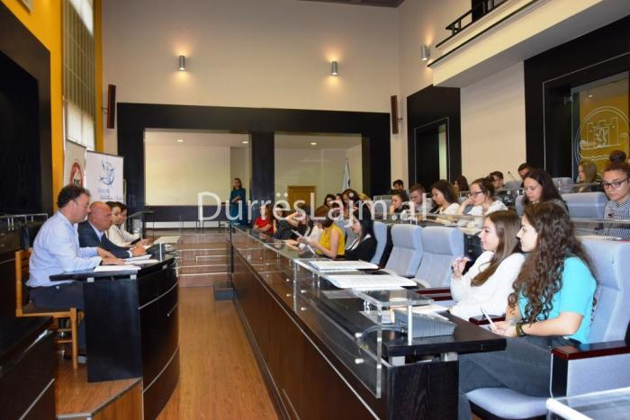 VIDEO/ Durrës, zhvillohet workshopi për fuqizimin e rinisë në bashkëpunim me pushtetin