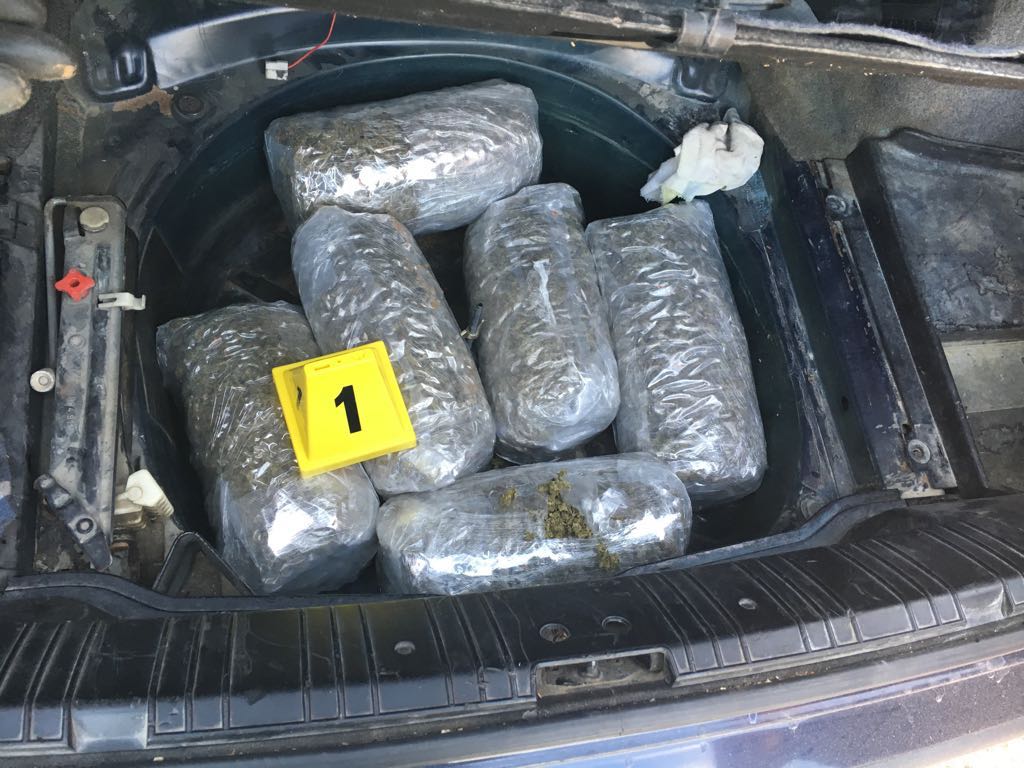 I gjendet drogë në makinë, shpallet në kërkim polici i dyshuar si trafikant