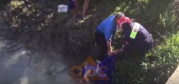 Kujdes! Pamje të rënda nga aksidenti me 3 të vdekur, momenti kur nxirret viktima e parë