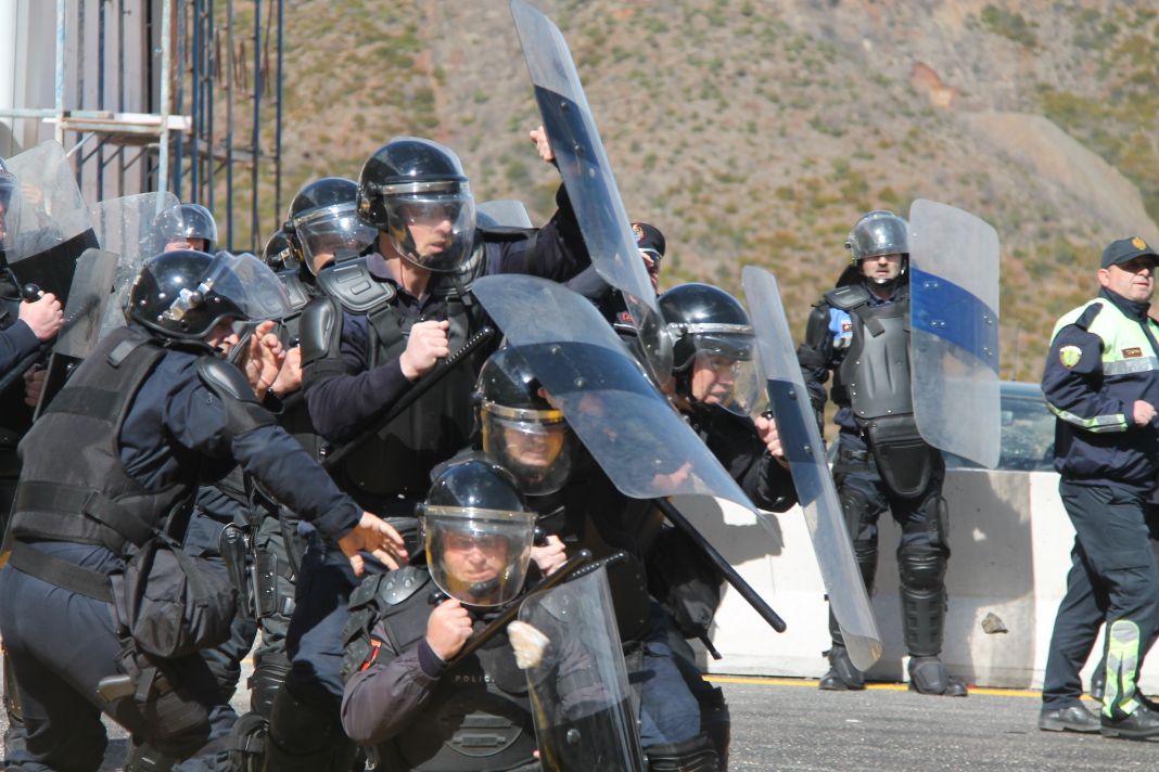 Zbardhen emrat e të arrestuarve për pjesëmarrje në protestën në Rrugën e Kombit