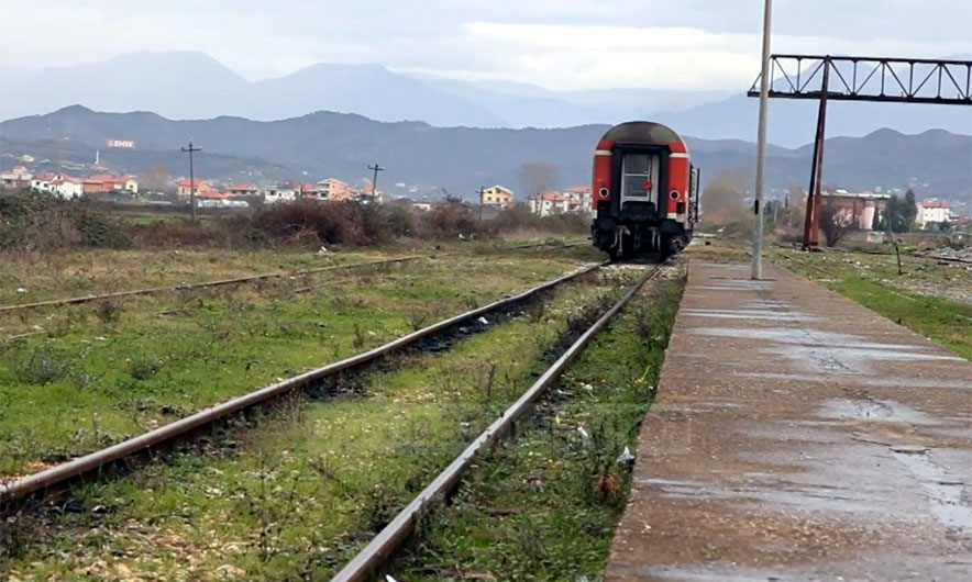 Qeveria hap garën për hekurudhën Tiranë-Durrës-Rinas, afat deri më 31 maj