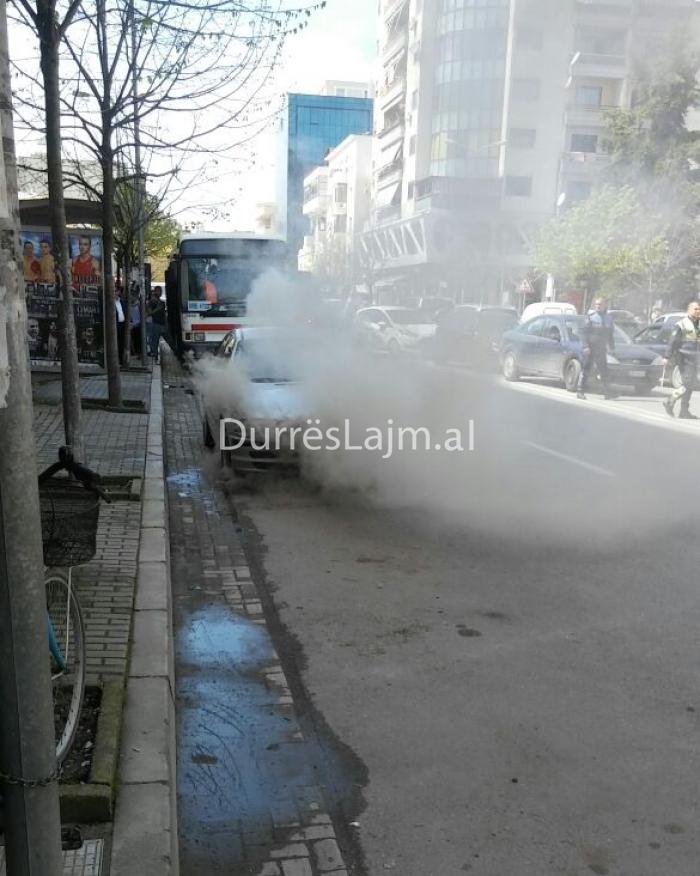 Zjarri te “BMW”-ja në Durrës, policia jep detajet e para (VIDEO+FOTO)