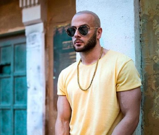 Rrëfimi i këngëtarit shqiptar: Isha aq i pirë sa u përplasa me shtyllën dhe i kërkova falje