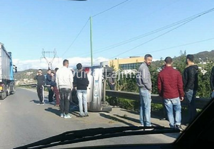 Aksident në autostradën Durrës-Tiranë, shihni si ka përfunduar makina! (FOTO)