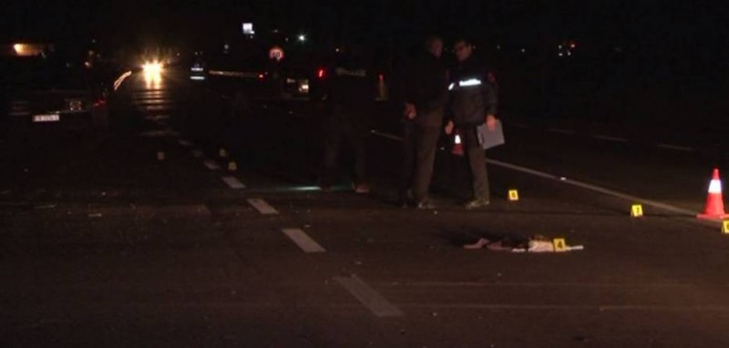 Makina përplaset me motoçikletën, vdes 48-vjeçari