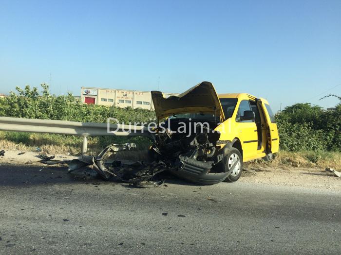 Aksident në Fllakë, mjeti përplaset me kamionin (FOTO)