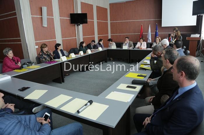 Problematikat e turizmit në Durrës, mblidhet Tryeza e Parë Shkencore në UAMD (FOTO)