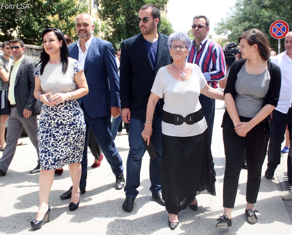 Nëna e kryeministrit e sëmurë, flasin mjekët: Mbahet nën kontroll të vazhdueshëm