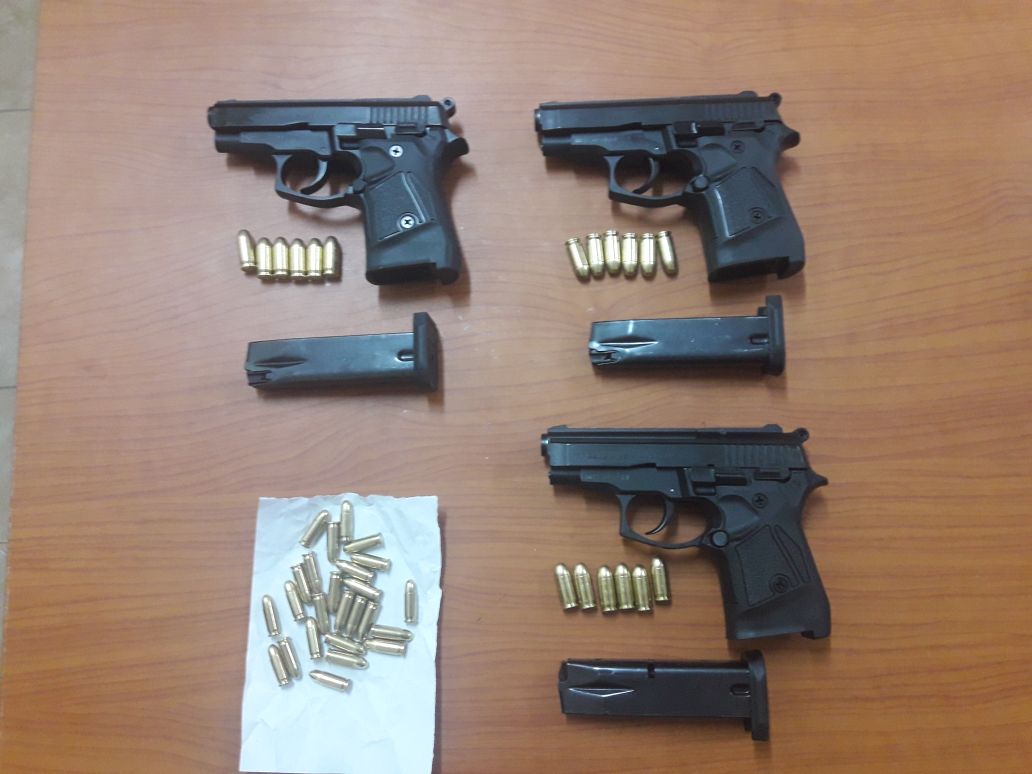 Tenton të trafikojë armë nga Kosova në Shqipëri, kapet 44-vjeçari (EMRI)