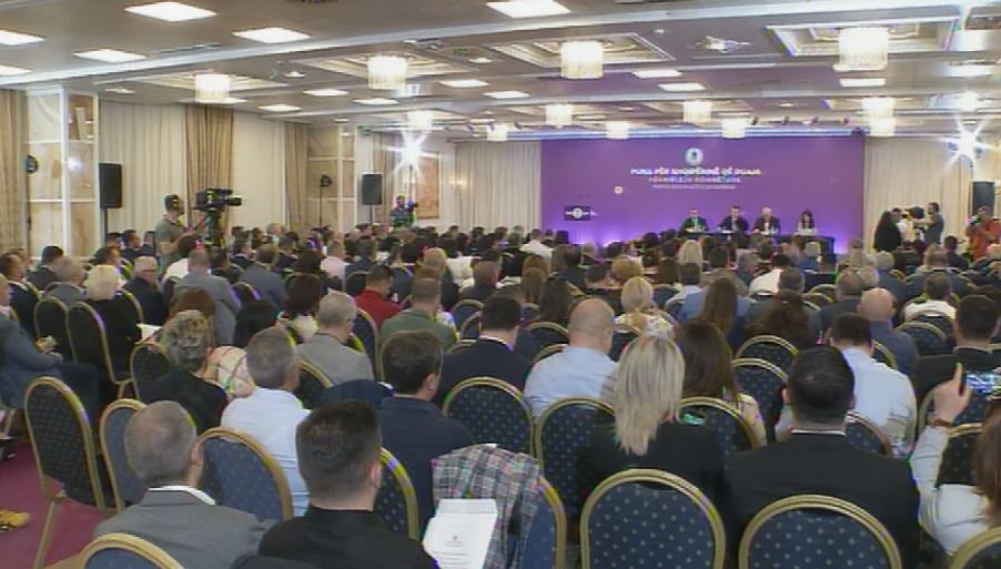 Spiropali në Asamblenë e PS sulmon opozitën: Me buk në trastë përgojojnë në Europë