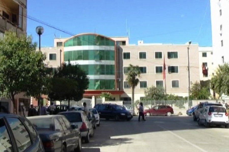 Ishte shpallur në kërkim, ndalohet i riu në Durrës