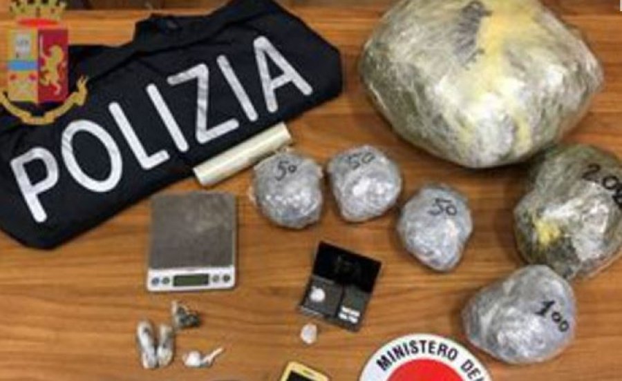 Zbulohet laboratori i paketimit të drogës, pranga shqiptarit