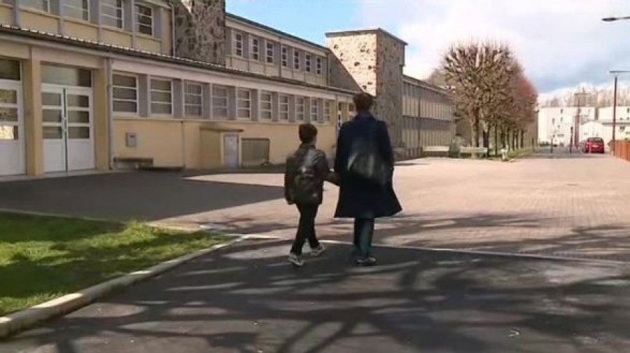 Makthi i familjes shqiptare në Francë, si e arrestuan babanë në sy të djalit dhe gruas