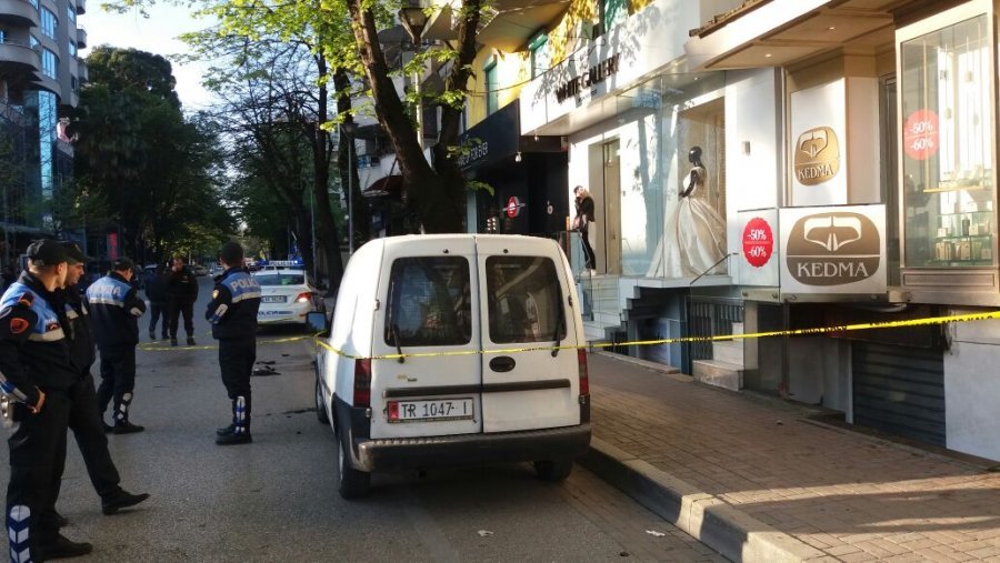 EMRI/ Vdes pronari i Fast Food-it, i shpërtheu bombola e gazit