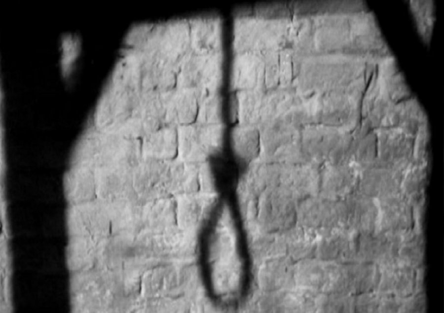 Shokohen familjarët, gjejnë të varur 30-vjeçarin