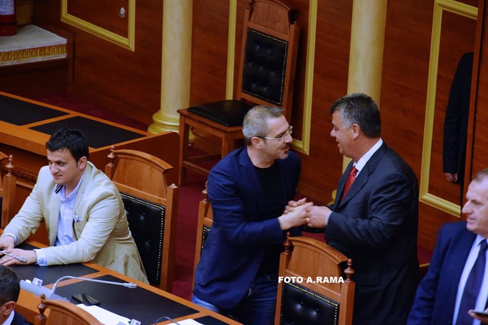 Deputeti durrsak, i vetmi nga opozita që takoi Tahirin në Kuvend