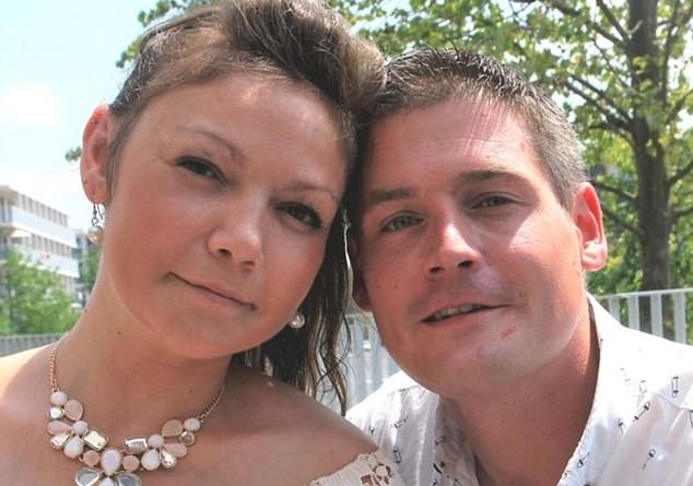 Vret gruan shtatzënë në muaj mjalti