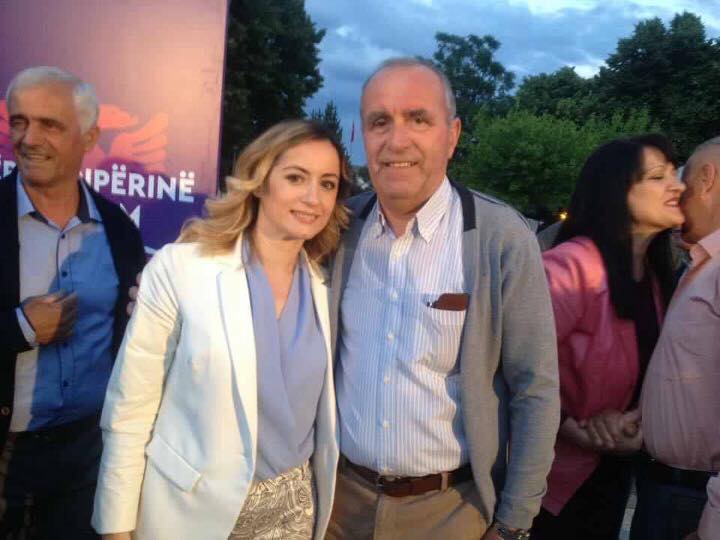 Ish-polici i dërgoi 20-vjeçares fotot nudo, reagon PS e Shkodrës