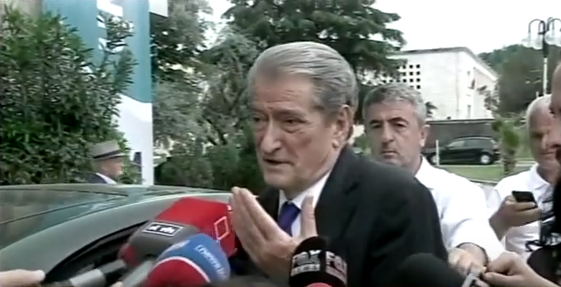 Berisha ikën i pari nga Kuvendi i PD dhe jep një mesazh të fortë për kritikët e Bashës