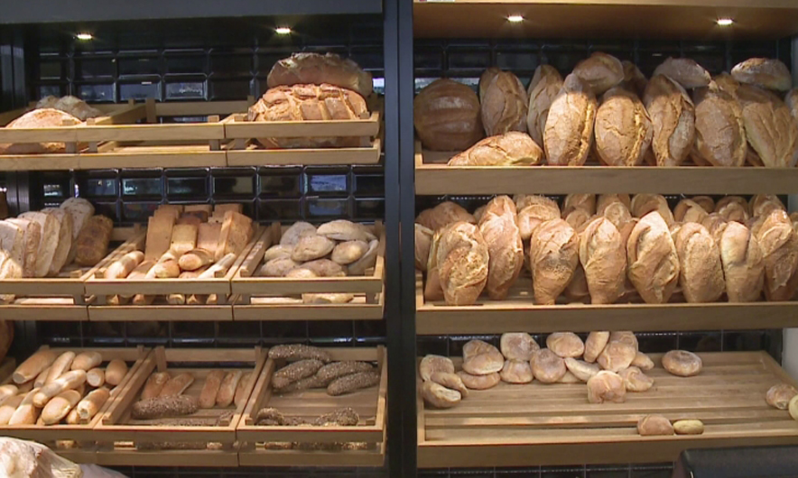 Çmimi i bukës do të rritet/ OSHEE nuk tërhiqet, çmimi do qëndrojë i lartë