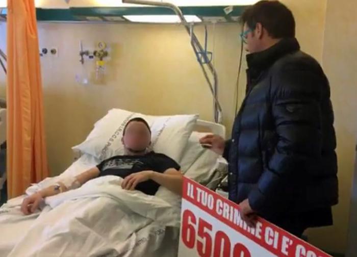 Deputeti italian viziton në spital grabitësin shqiptar, kërkesa që ka për të riun