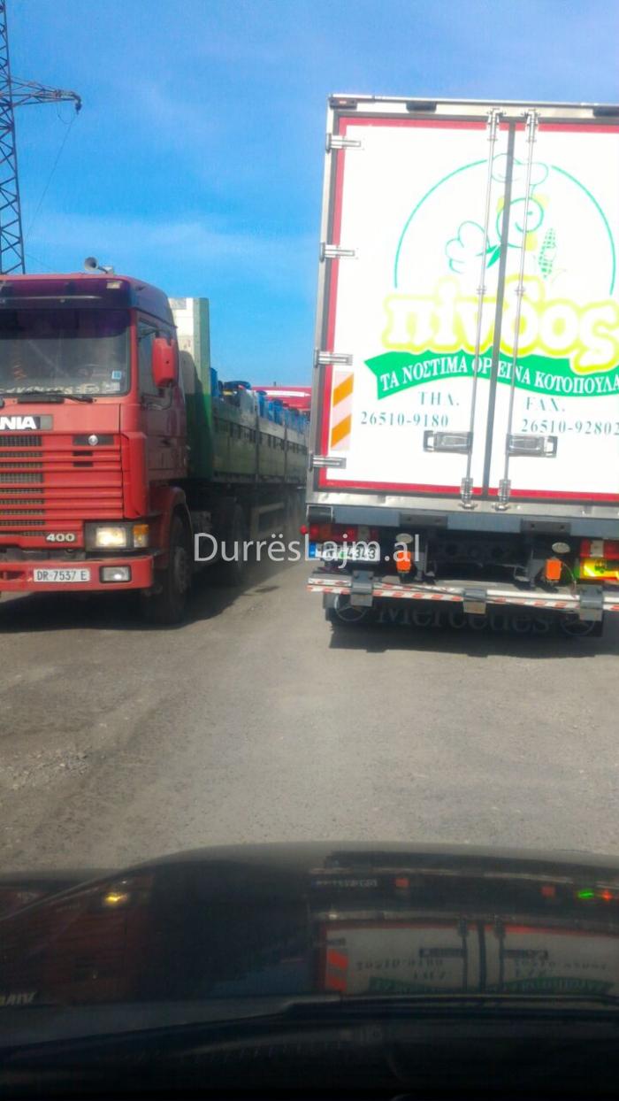 Trafik i rënduar në rrugën e Rinasit, varg i gjatë automjesh (FOTO & VIDEO)
