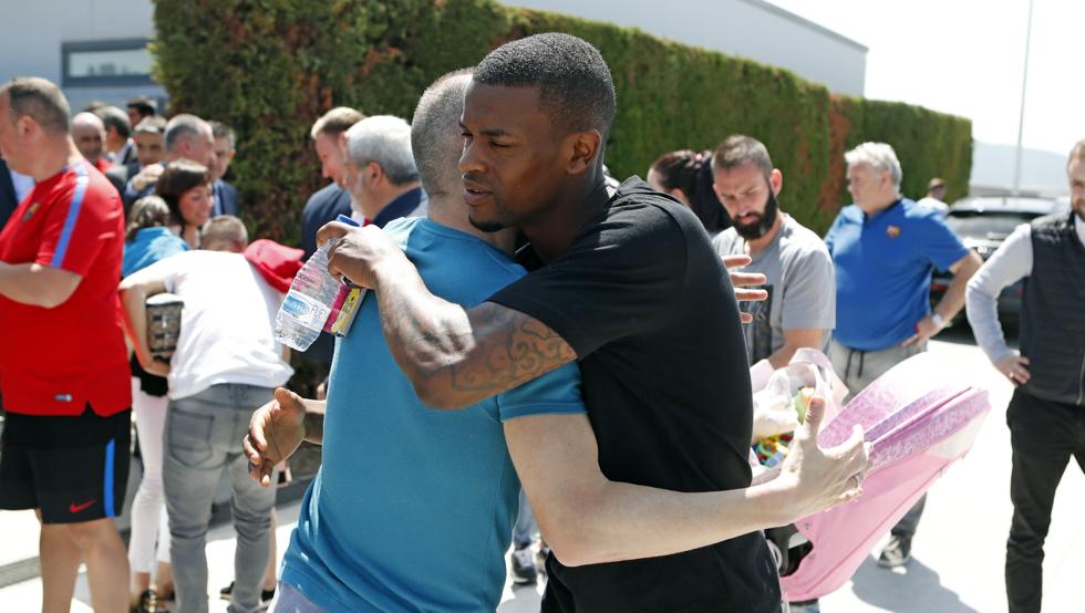 Çfarë dashurie për Andres Iniestën, e përqafojnë të gjithë futbollistët