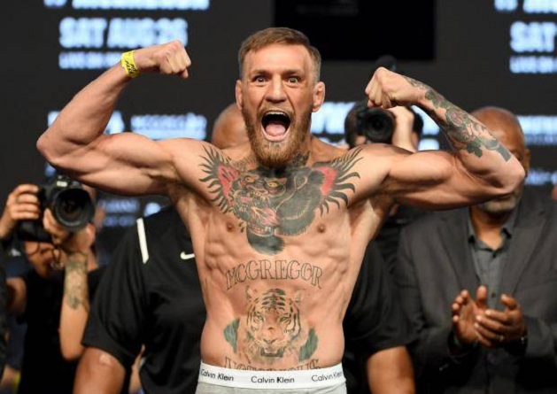 VIDEO/ Çmendet McGregor, sulmon “rivalët” dhe arrestohet nga policia