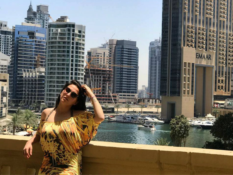 Gjyqtarja seksi lë futbollin për… pushime në Dubai