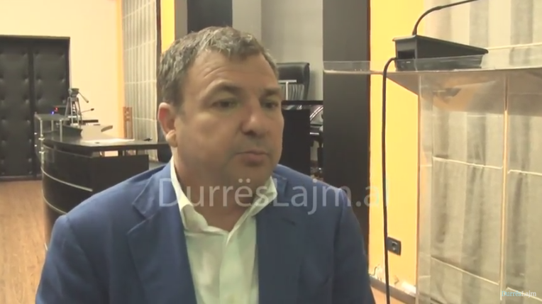 Gjyqtari irriton Vangjush Dakon: Është i papërgjegjshëm (VIDEO)