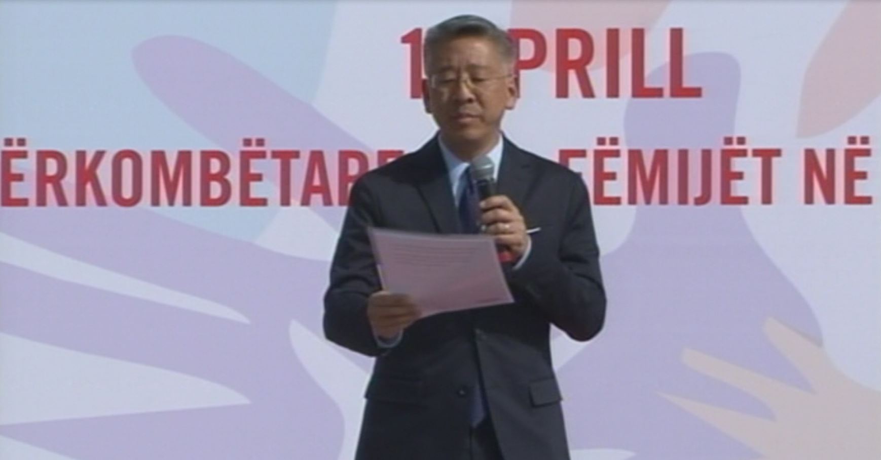 Ambasadori Lu: Shqipëria nuk po bën aq sa duhet për fëmijët romë