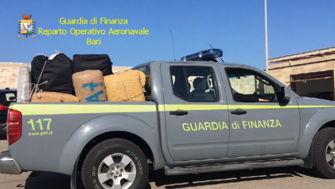 Tjetër sasi rekord droge, kapet mjeti lundrues me 2 ton hashash, në pranga 4 shqiptarë