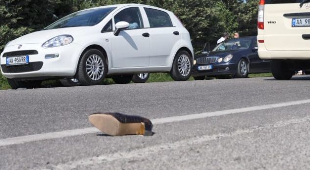 U hodh nga makina pasi e ngacmoi shoferi, ndërron jetë