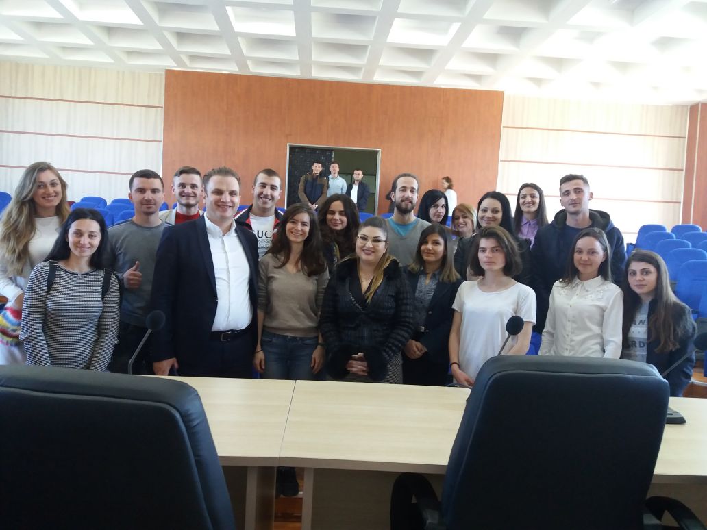 UAMD, leksion i hapur nga pedagogë zvicerianë (FOTO)