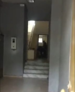 Denoncimi/ “Ja si dhunohen hallexhinjtë nga Policia”, ulërimat e tij të ngjethin mishin (VIDEO)