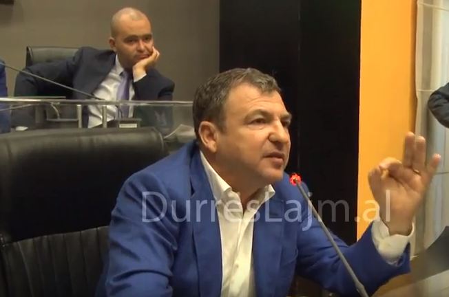 Replikat/ “Pse të djeg? Ti gënjen!” Vangjush Dako përplaset me ish-kryebashkiakun e Durrësit (VIDEO)