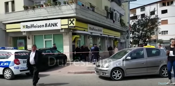 Tentoi të grabisë bankën në Durrës me thikë, 24-vjeçari: Ndodhi në një moment dëshpërimi