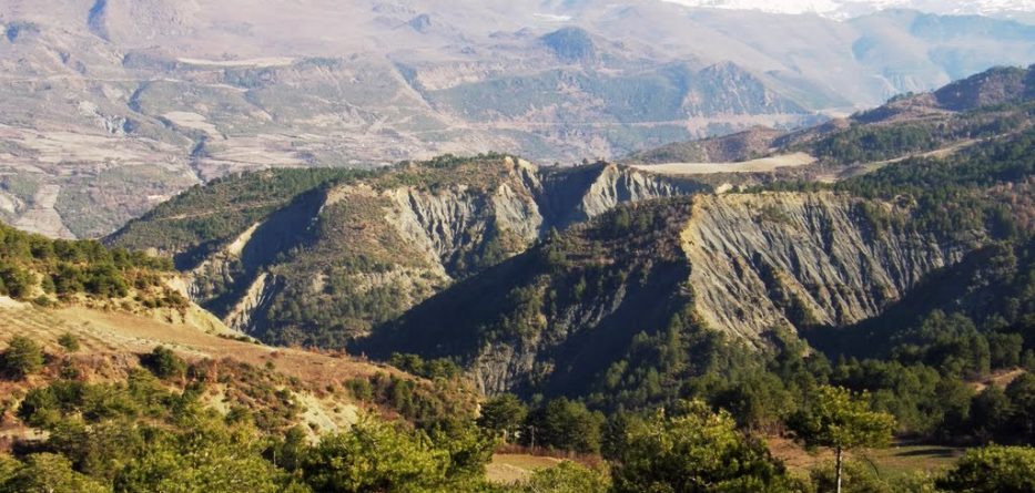 Rrëzohet aksidentalisht, vdes 45-vjeçari (EMRI)