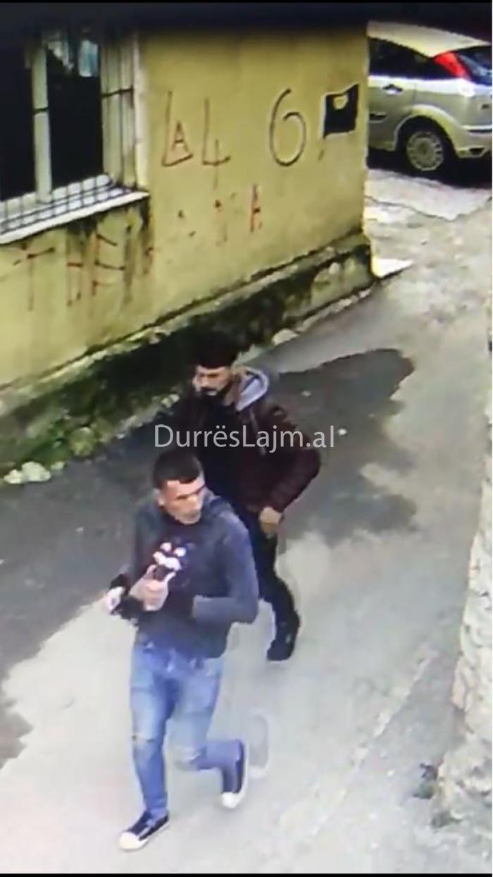 Grabitësit morën mbi 110 mijë $ flori, shitësja rrëfen si hynë në argjendari