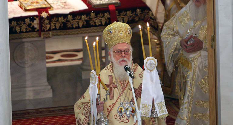 Mesazhi i kryepeshkopit Janullatos për Pashkët: Jetojmë në epokë të vështirë