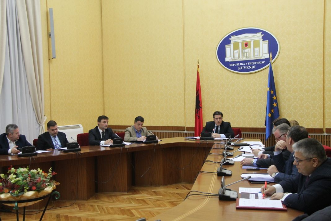 Një ditë pas takimit Rama-Merkel, Qeveria bën lëvizjen e parë për Saimir Tahirin