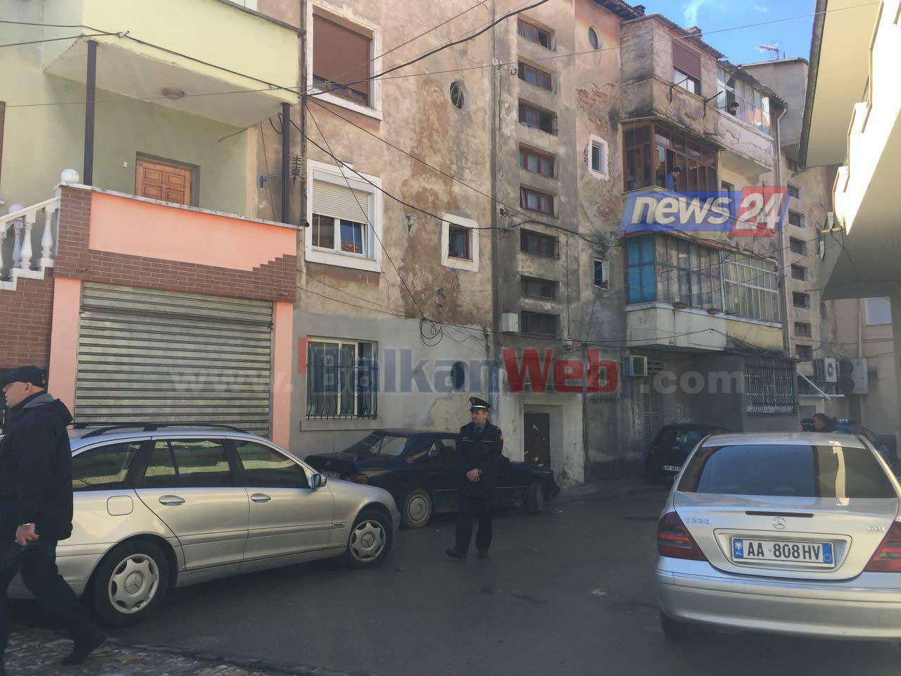 EMRI/ Gjendet i pajetë 33-vjeçari në banesë, dyshimet e para