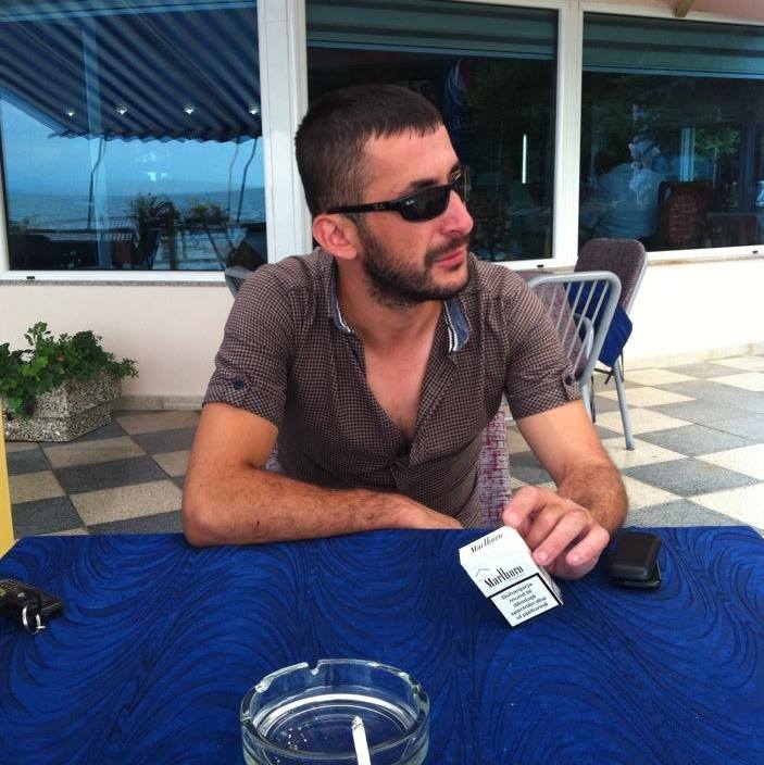 FOTO/ Thikë shokut pasi u dehën në lokal, ky është vrasësi 27-vjeçar