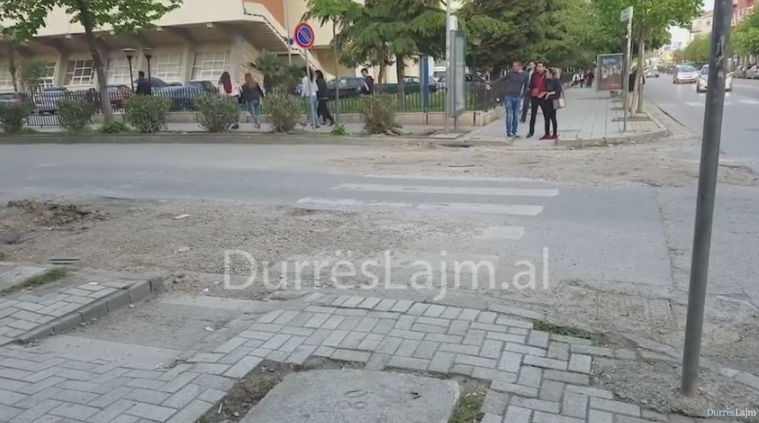 Dëmtimi i rrugës tek kryqëzimi i pallatit të sportit, reagon kryebashkiaku Dako (VIDEO)