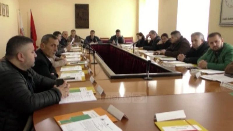 Kuksianët-Ramës: Largo policinë dhe liro të ndaluarit, nuk do lejojmë taksë në Rrugën e Kombit