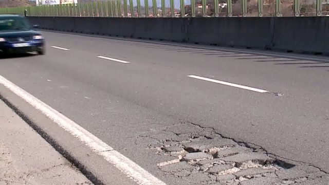 Vasili sulmon Ramën për autostradën Tiranë-Durrës: Je duartharë e gojëçorap
