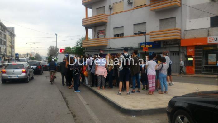 Pse u zhgënjyen turistët në Durrës nga shatërvani (FOTO)