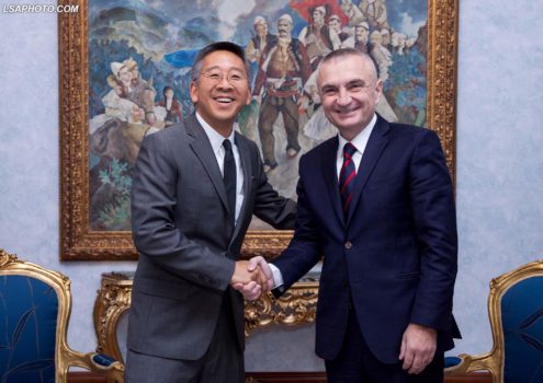 Zbardhet takimi 60-minutësh i Presidentit Meta me ambasadorin Lu